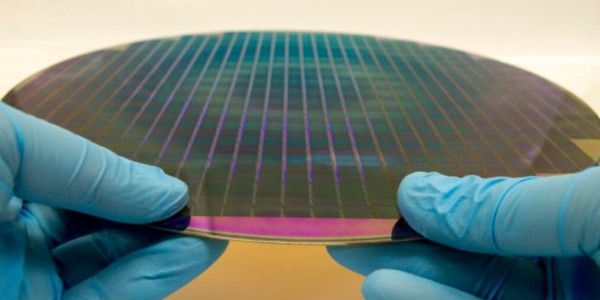 三星、臺(tái)積電爭(zhēng)奪半導(dǎo)體頭把交椅，英特爾加速轉(zhuǎn)型